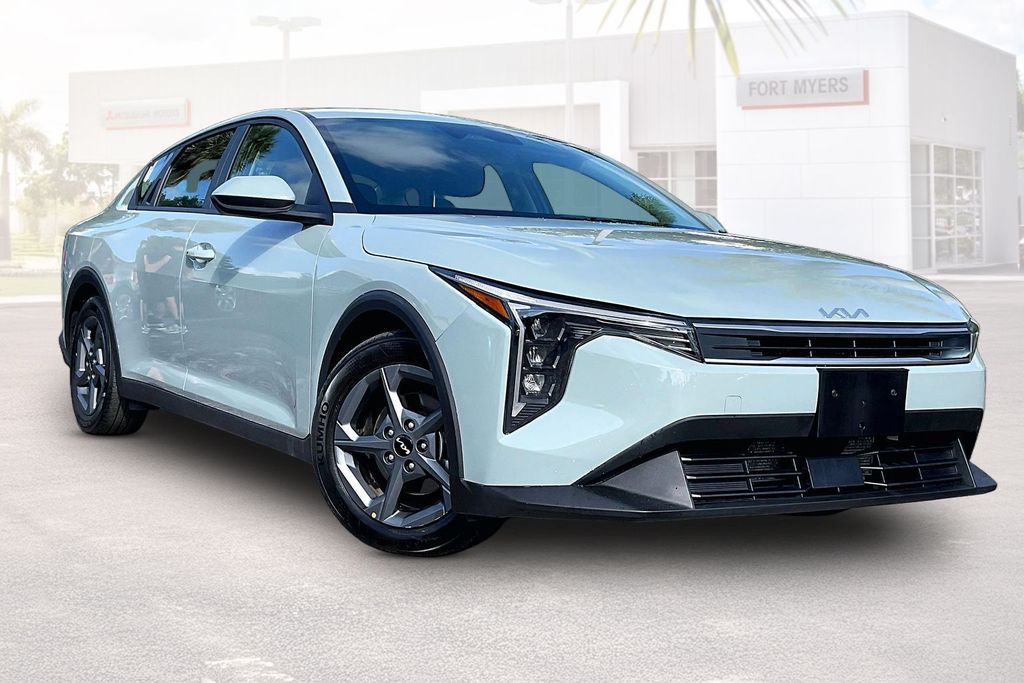 2025 Kia K4 LXS AT's photo