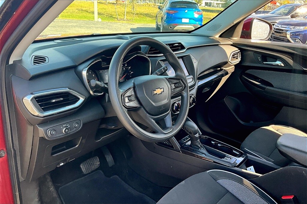 2022 Chevrolet Trailblazer LT photo 2