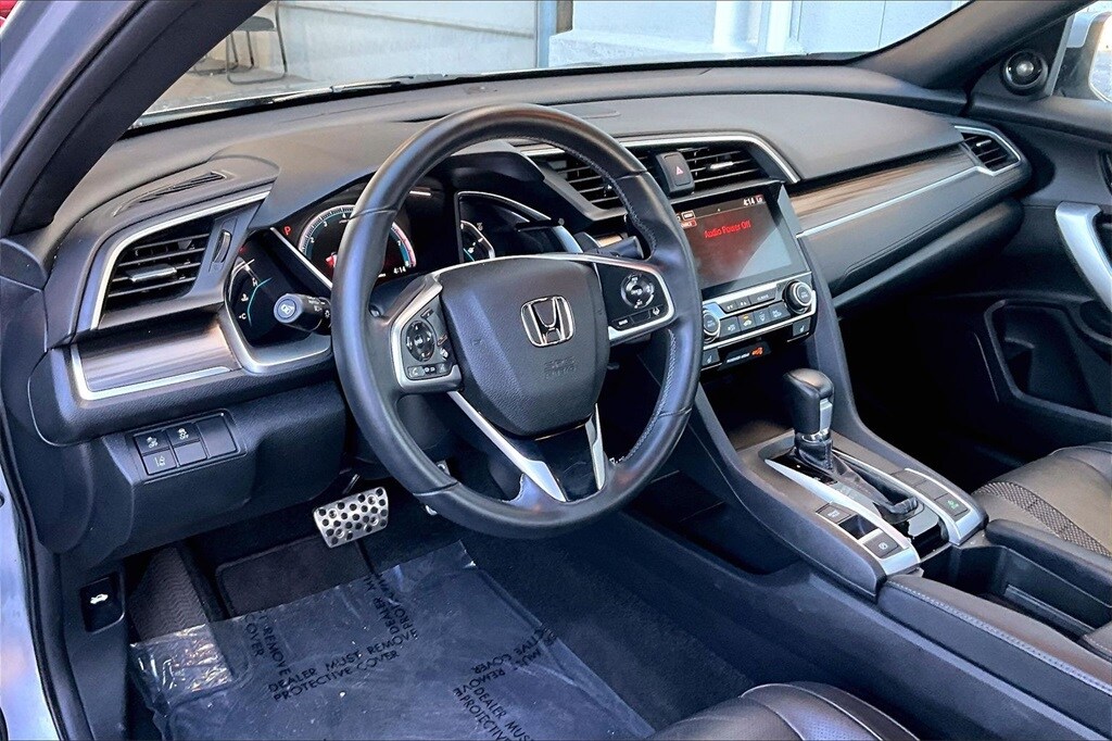 2019 Honda Civic Touring photo 4
