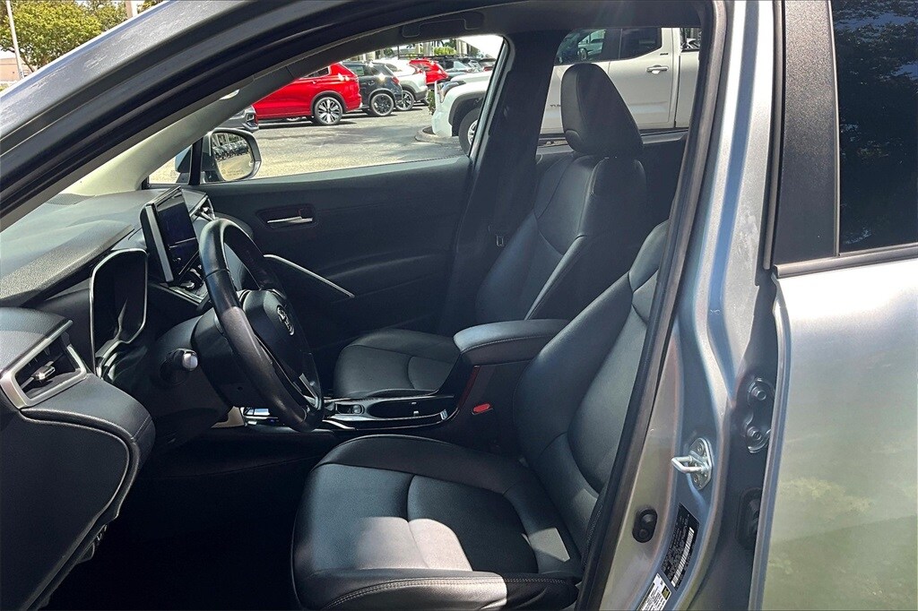 2024 Toyota Corolla Cross XLE photo 2