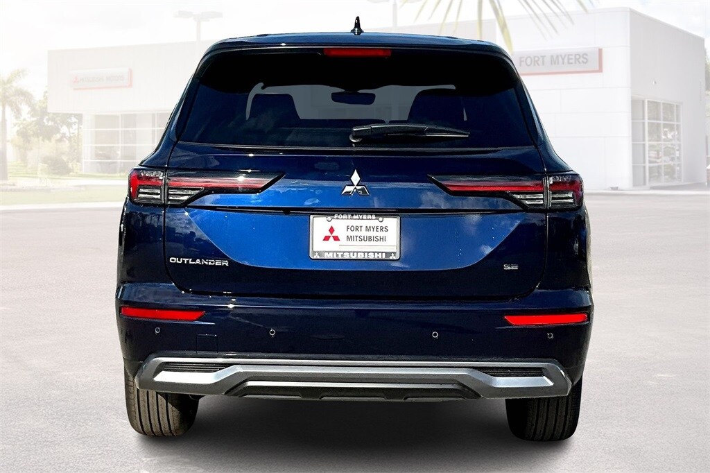 2025 Mitsubishi Outlander SE photo 4