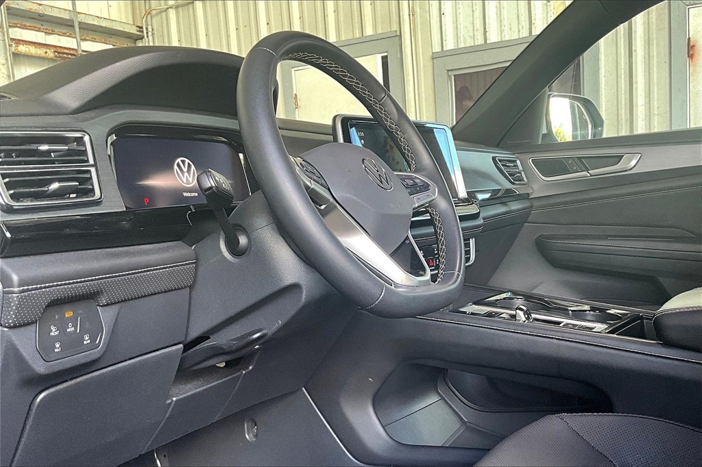 Used 2024 Volkswagen Atlas Cross Sport 2.0T SE w/Technology SUV