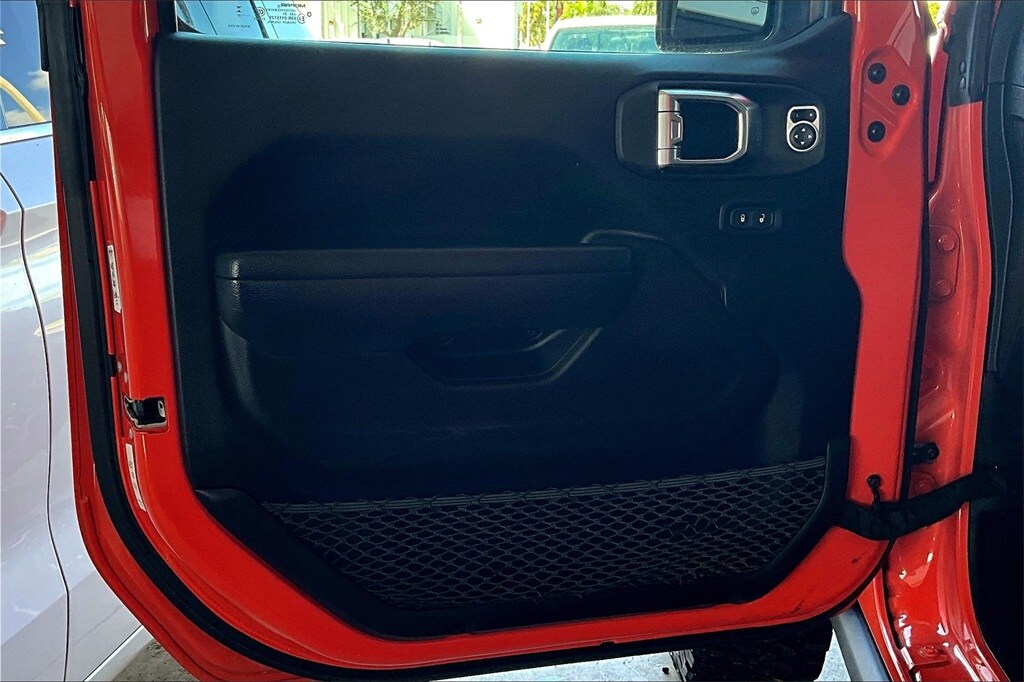 2023 Jeep Wrangler 4xe Rubicon photo 2