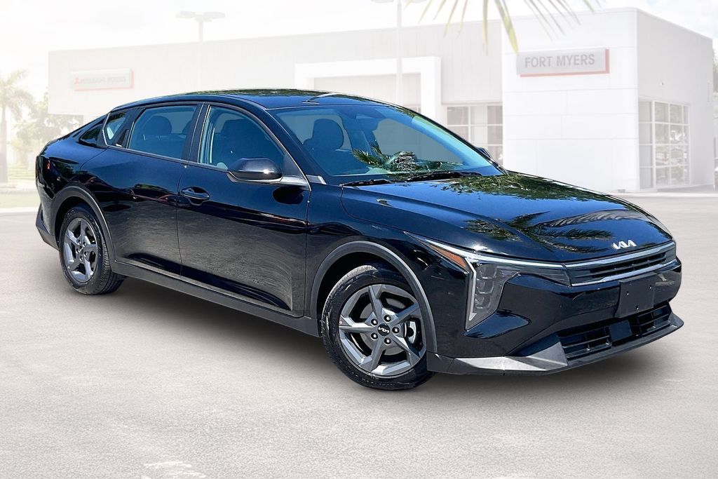 2025 Kia K4 LXS AT's photo