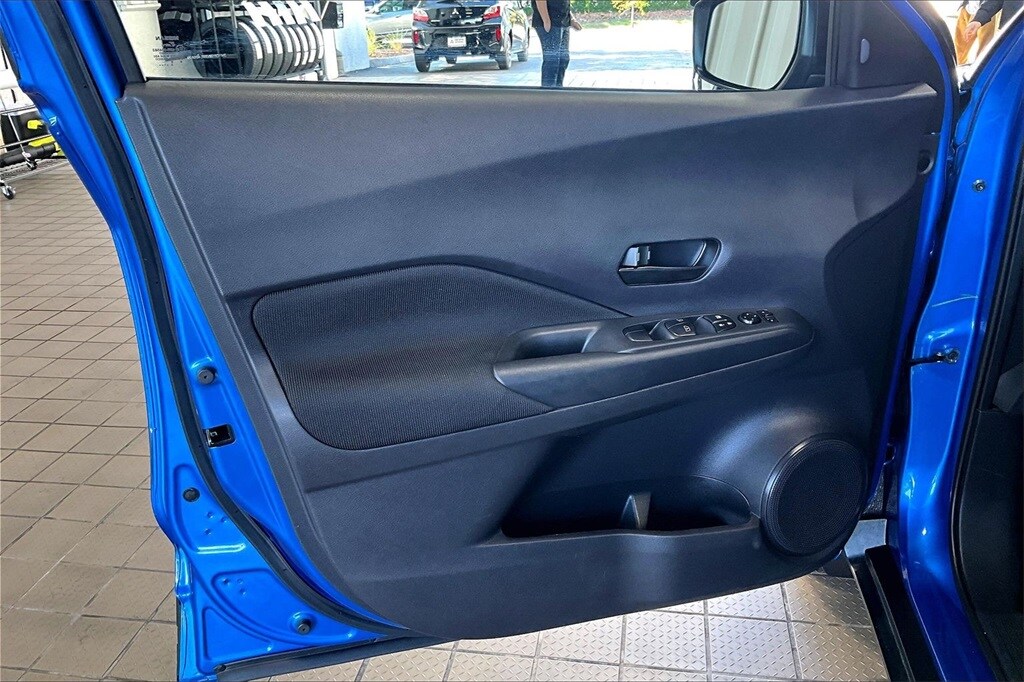 2024 Nissan Kicks S photo 2