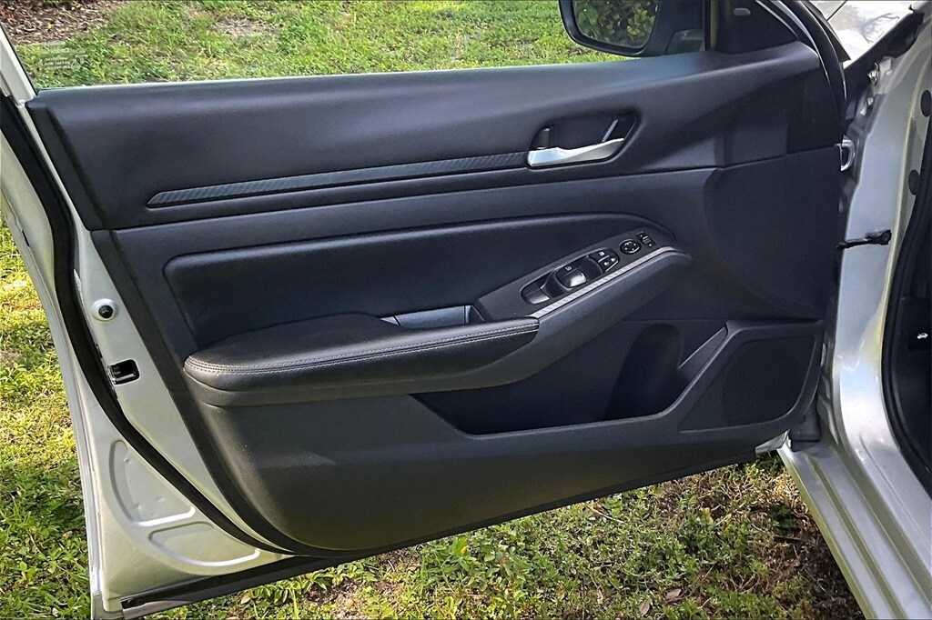 2024 Nissan Altima 2.5 SV photo 2
