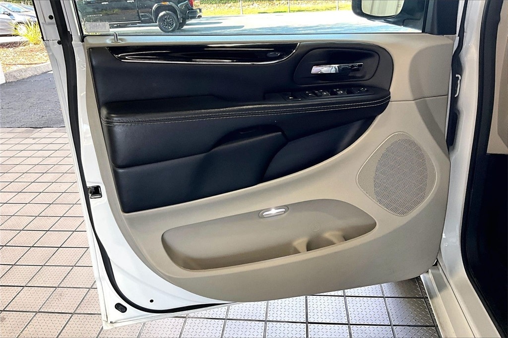 Used 2017 Dodge Grand Caravan SXT Van