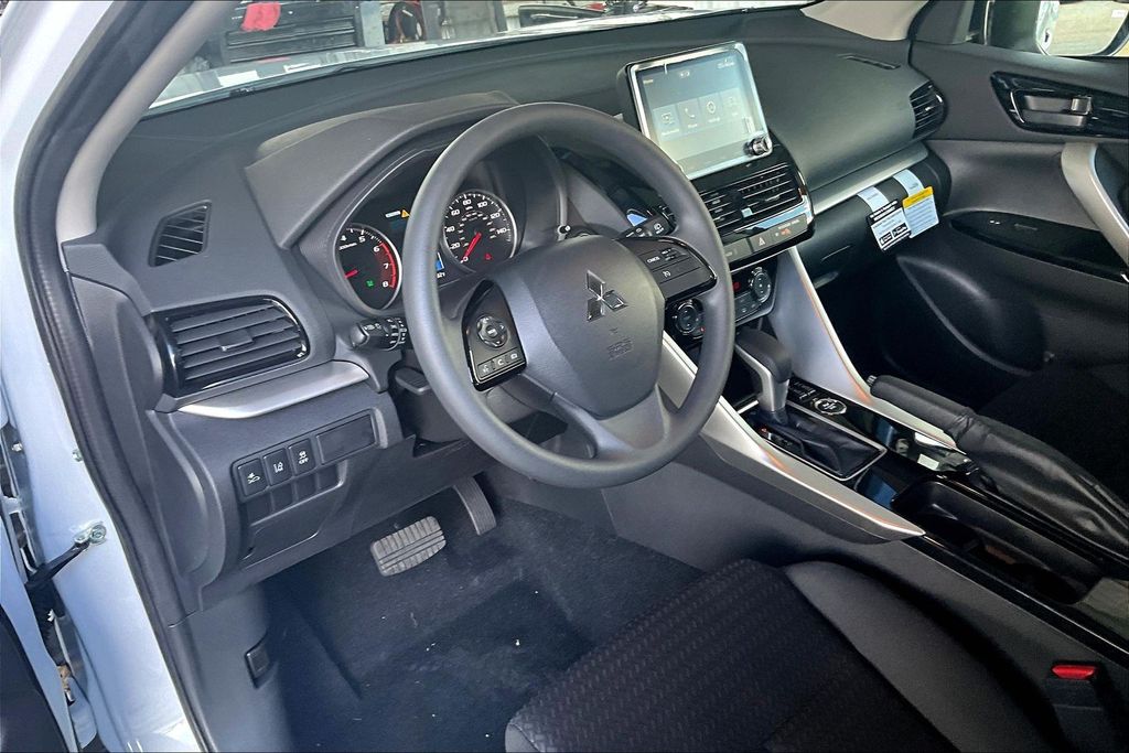 2026 Mitsubishi Eclipse Cross LE - Photo 6