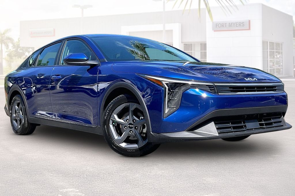 2025 Kia K4 LXS AT's photo