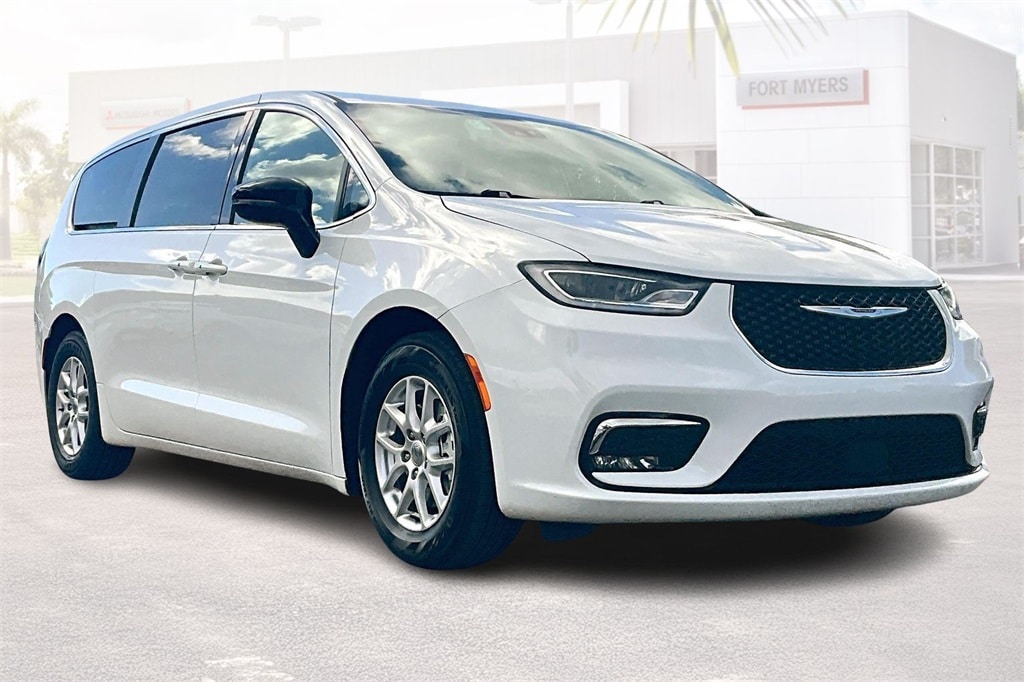 Used 2024 Chrysler Pacifica Touring L Van Passenger Van