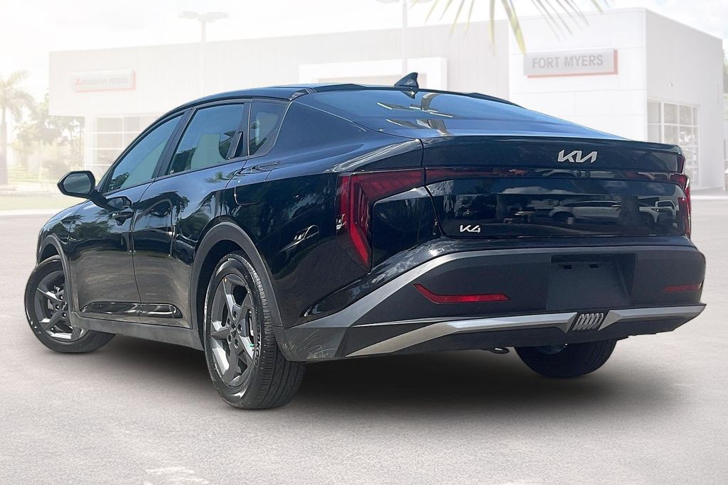 2025 Kia K4 LXS - Photo 29