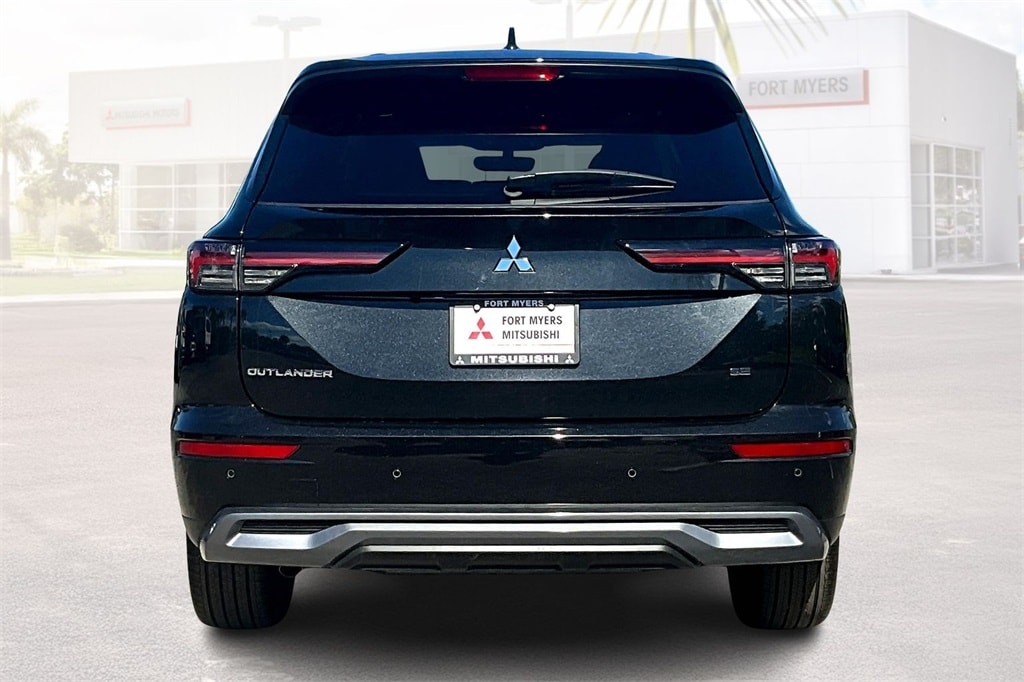 New 2025 Mitsubishi Outlander SE SUV