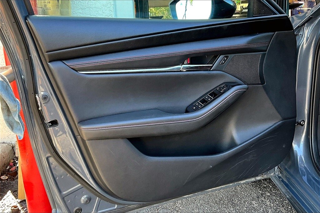 2024 Mazda Mazda3 Hatchback 2.5 s Carbon photo 2