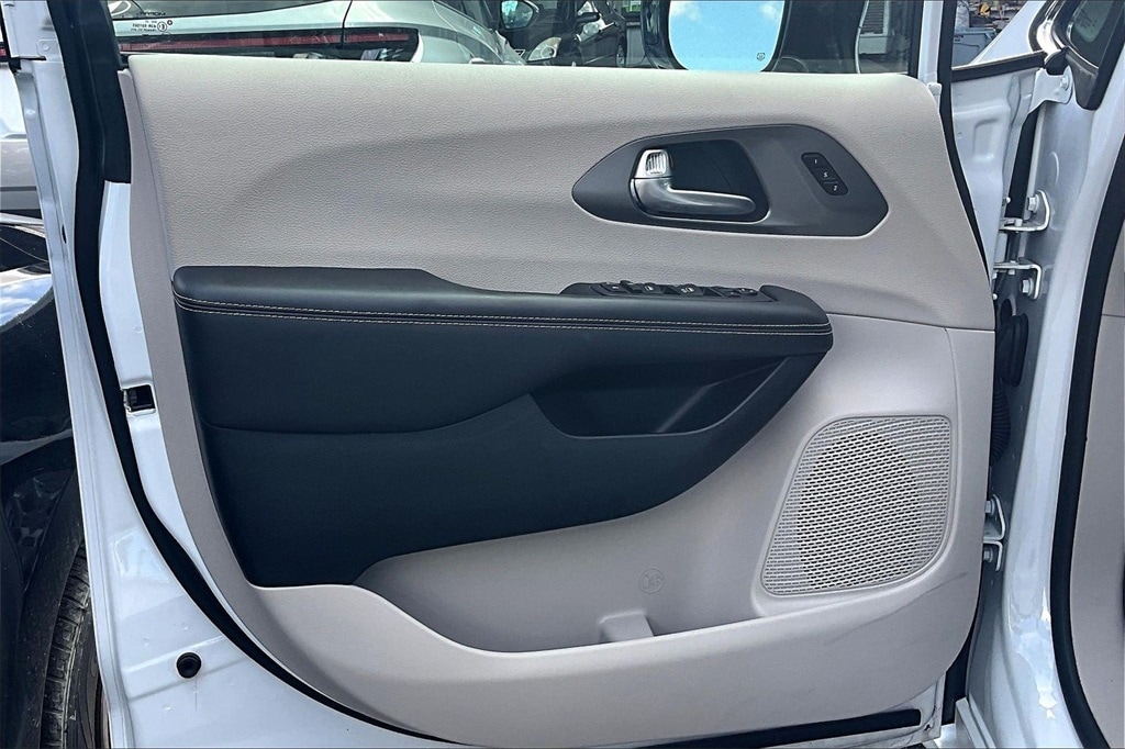 Used 2024 Chrysler Pacifica Touring L Van Passenger Van