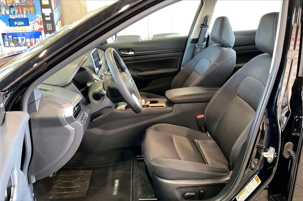 Used 2025 Nissan Altima SV Sedan