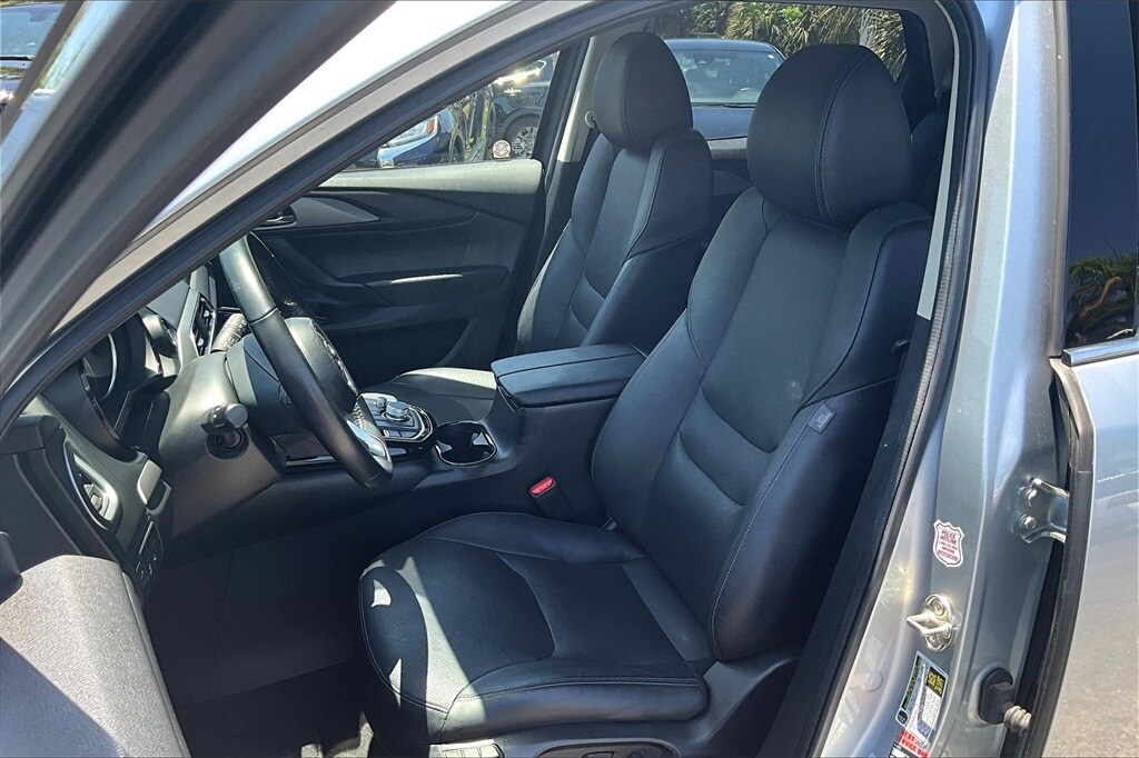 2023 Mazda CX-9 Touring photo 2