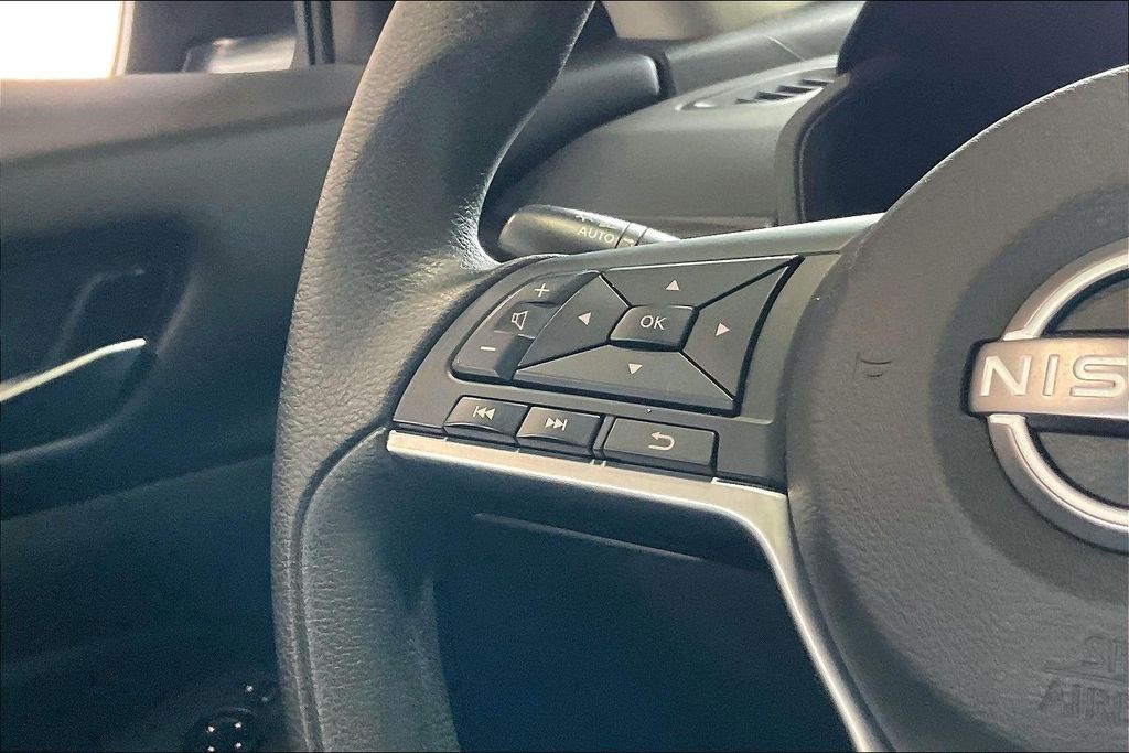 2025 Nissan Altima SV - Photo 8