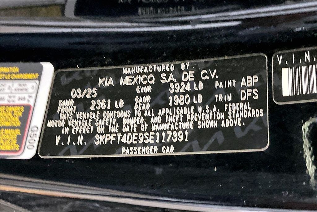 2025 Kia K4 LXS - Photo 35
