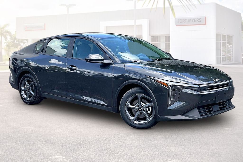 2025 Kia K4 LXS AT's photo