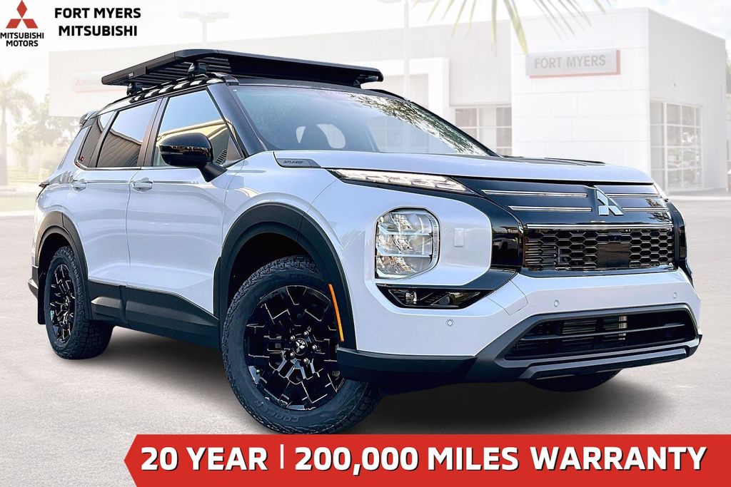 2026 Mitsubishi Outlander Trail Edition | CarEdge | CarEdge