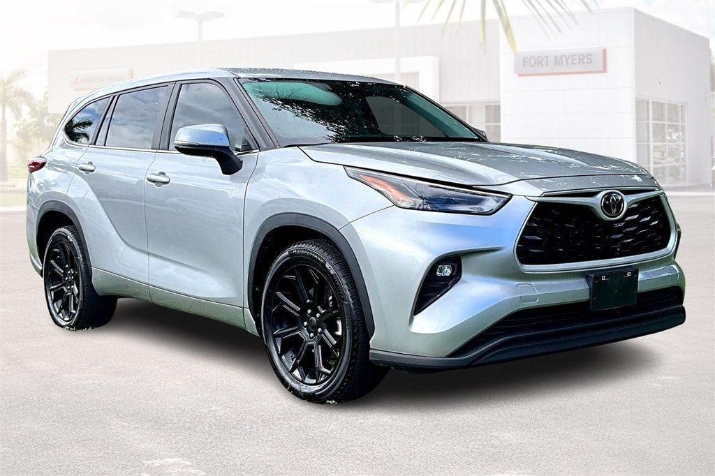 Used 2023 Toyota Highlander LE SUV