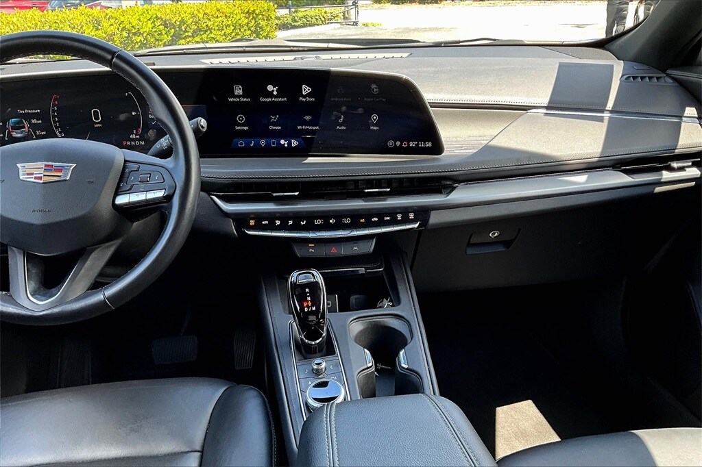 2024 Cadillac XT4 Premium Luxury photo 3