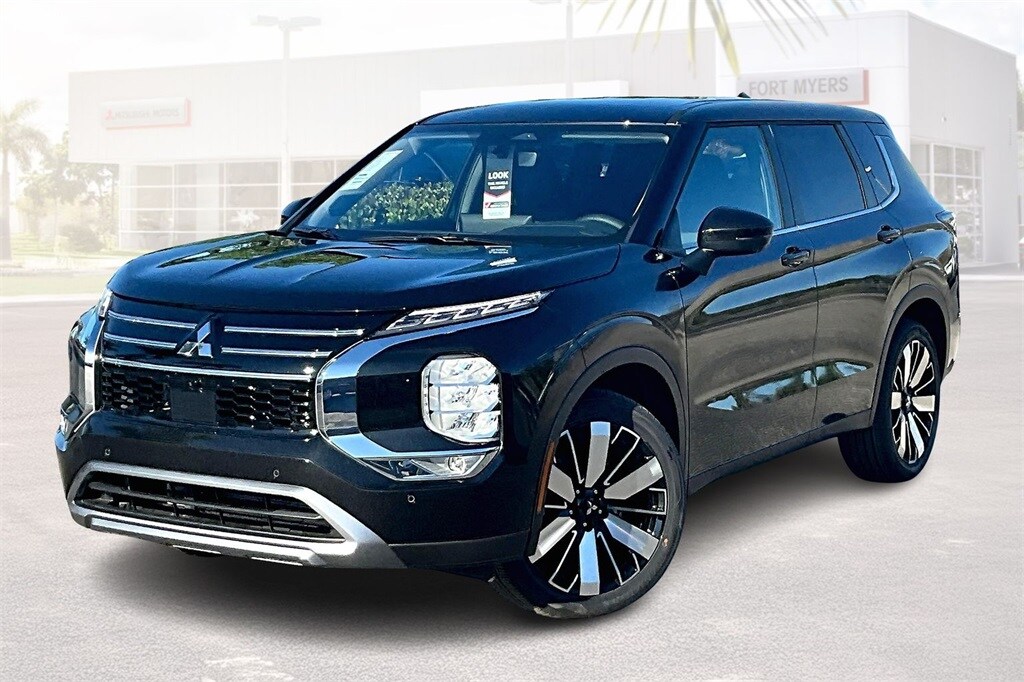 2025 Mitsubishi Outlander SE photo 2