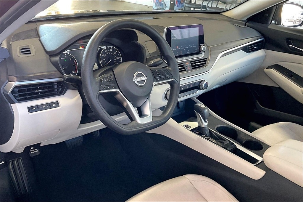 Used 2025 Nissan Altima SV Sedan