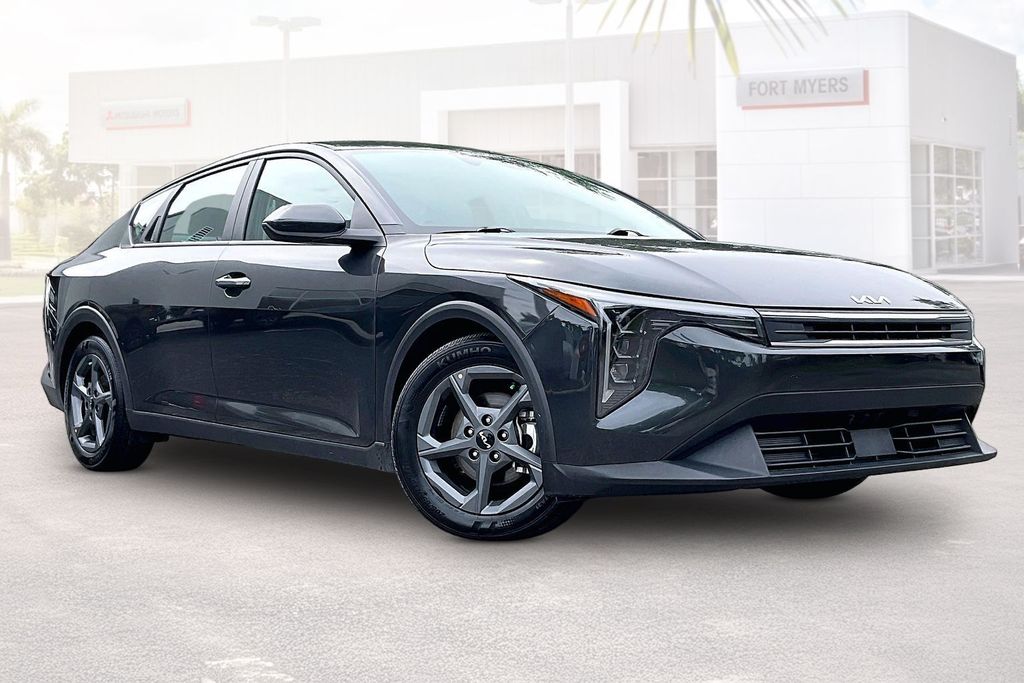 2025 Kia K4 LXS AT's photo