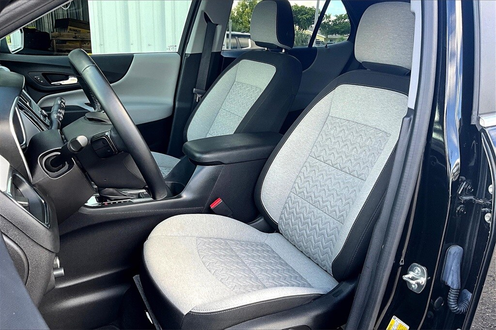 2024 Chevrolet Equinox photo 2