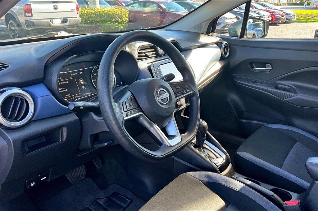 2025 Nissan Versa 1.6 SV photo 4