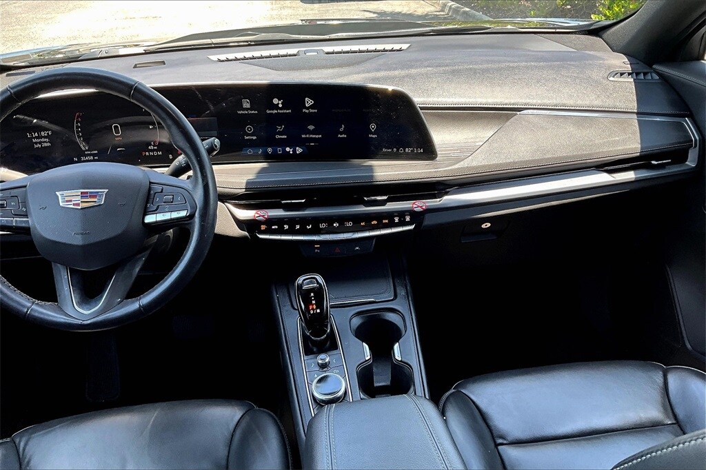 2024 Cadillac XT4 Premium Luxury photo 3