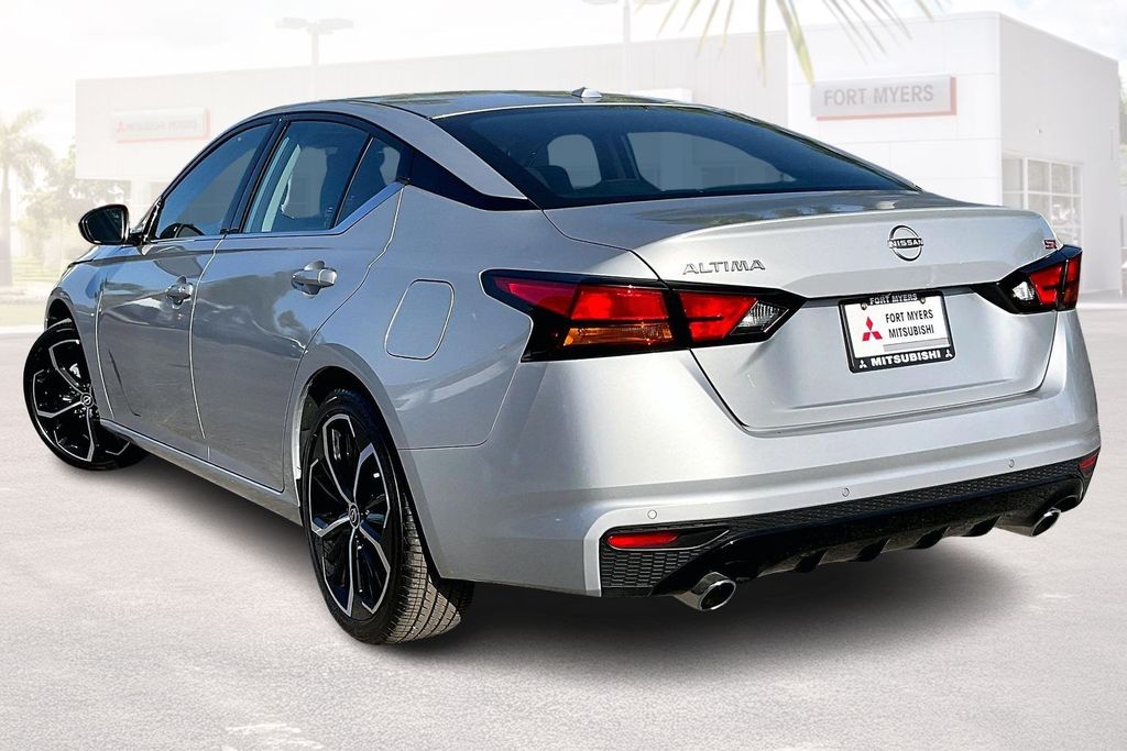 2025 Nissan Altima SR - Photo 30
