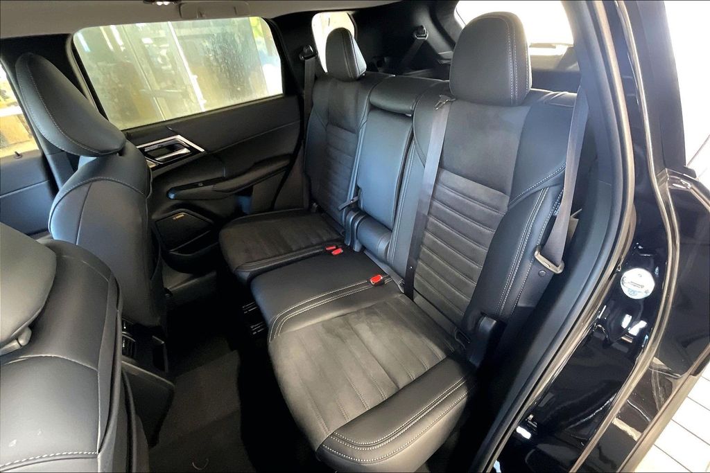 2026 Mitsubishi Outlander SE - Photo 10