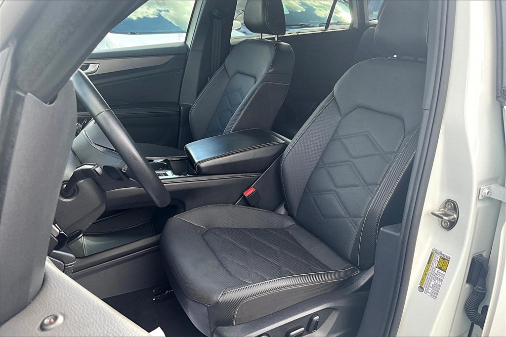 Used 2024 Volkswagen Atlas Cross Sport 2.0T SE w/Technology SUV