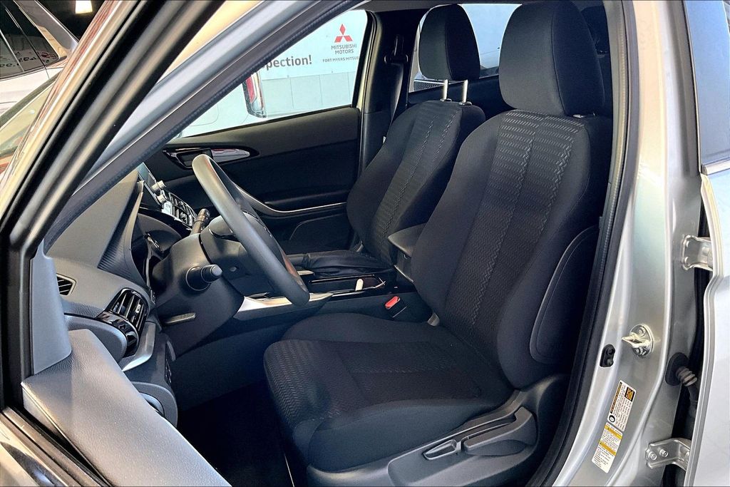 2026 Mitsubishi Eclipse Cross LE - Photo 9