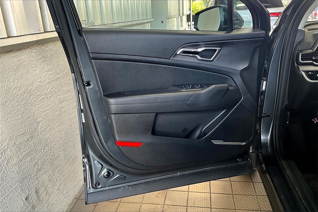 Used 2025 Kia Sportage LX SUV