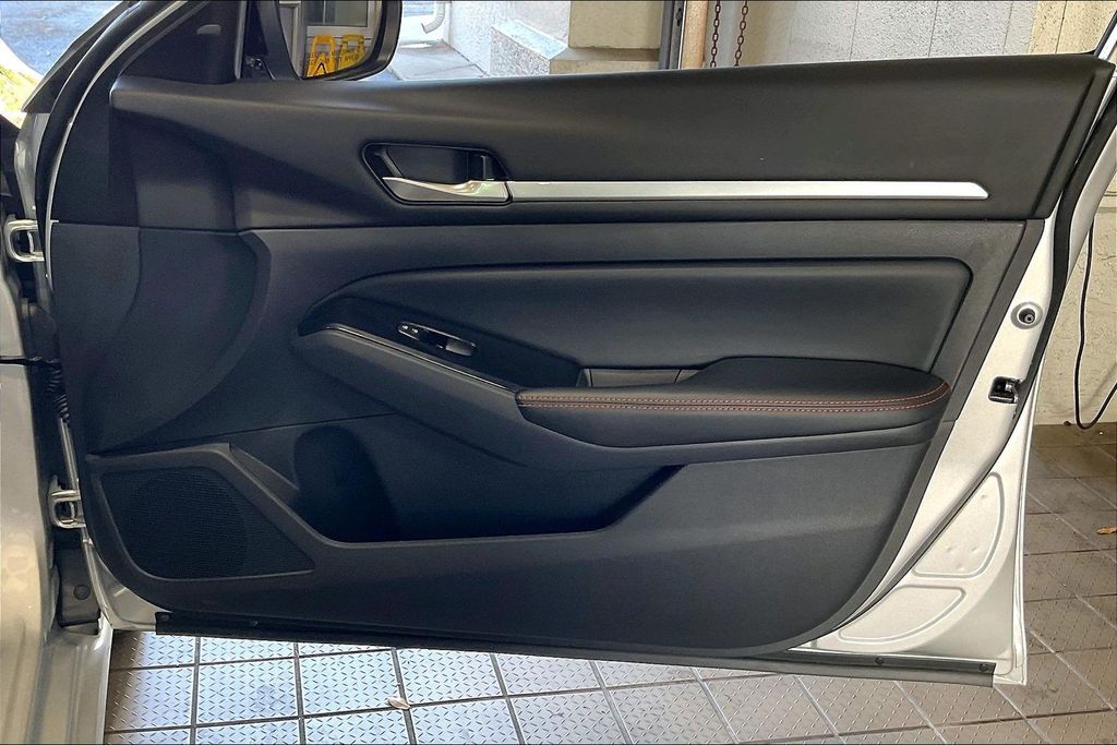 2025 Nissan Altima SR - Photo 21