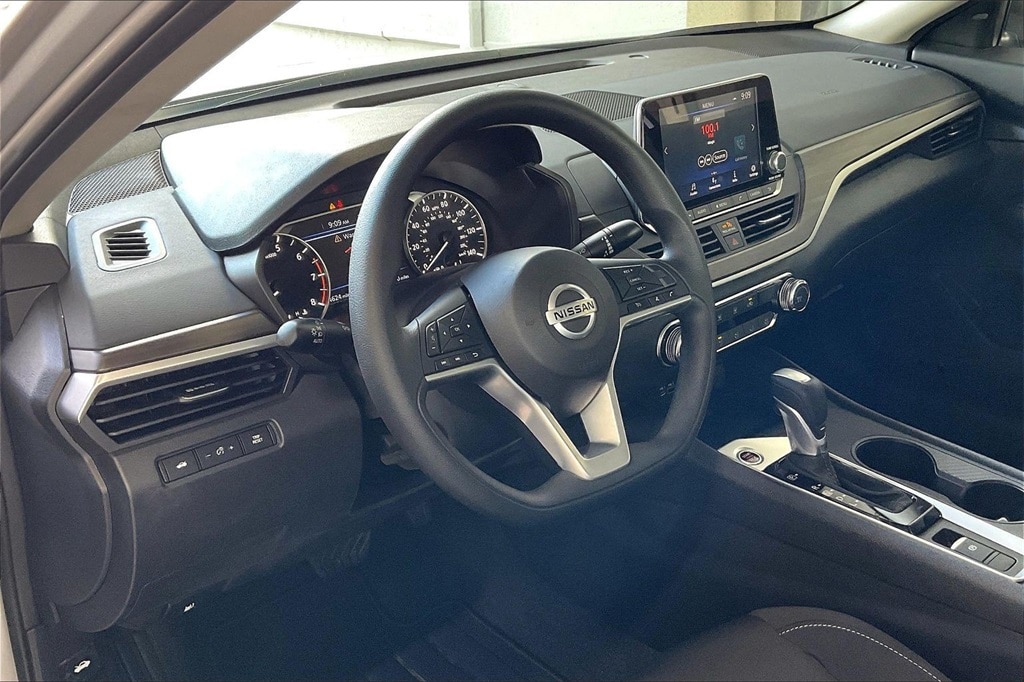 Used 2025 Nissan Altima SV Sedan