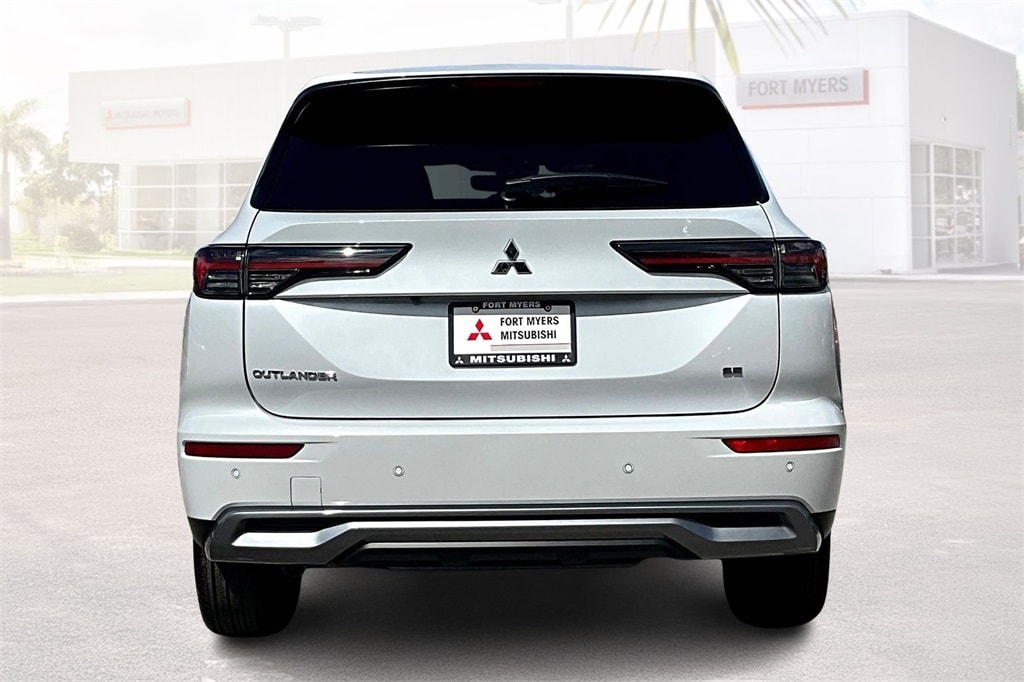 New 2025 Mitsubishi Outlander SE SUV