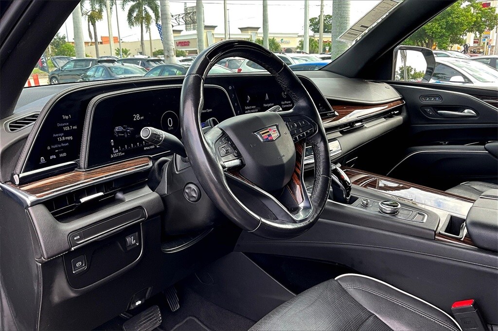 2023 Cadillac Escalade Premium Luxury photo 4