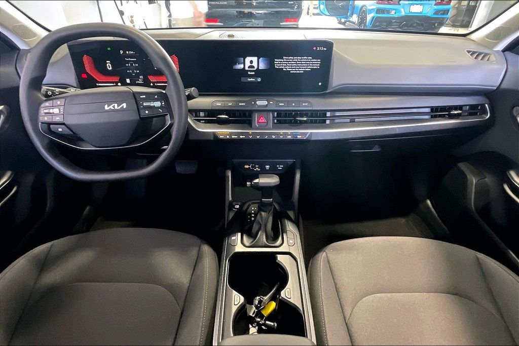 2025 Kia K4 LXS - Photo 6