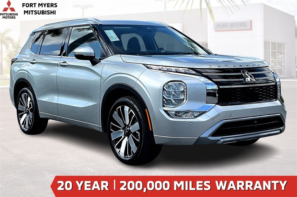 2025 Mitsubishi Outlander SEL's photo