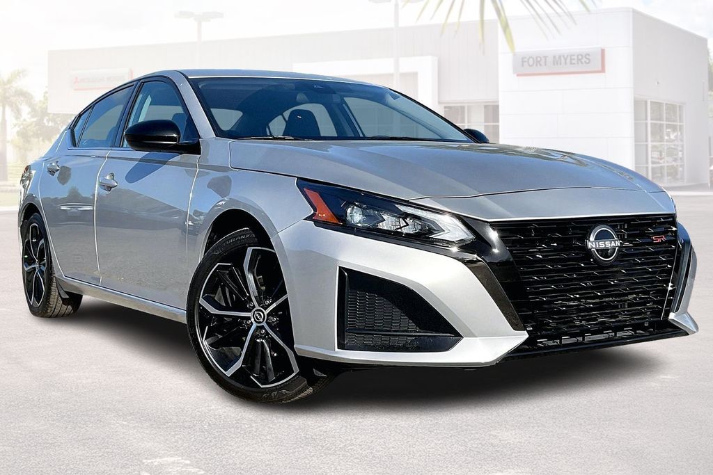2025 Nissan Altima SR