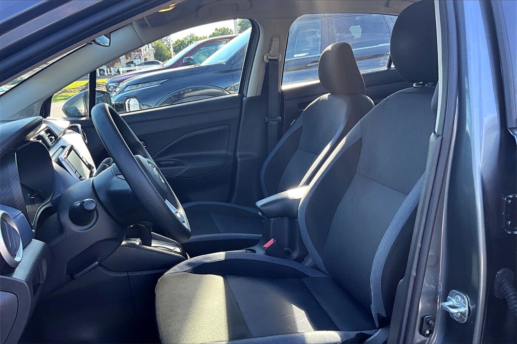 2025 Nissan Versa 1.6 SV photo 3
