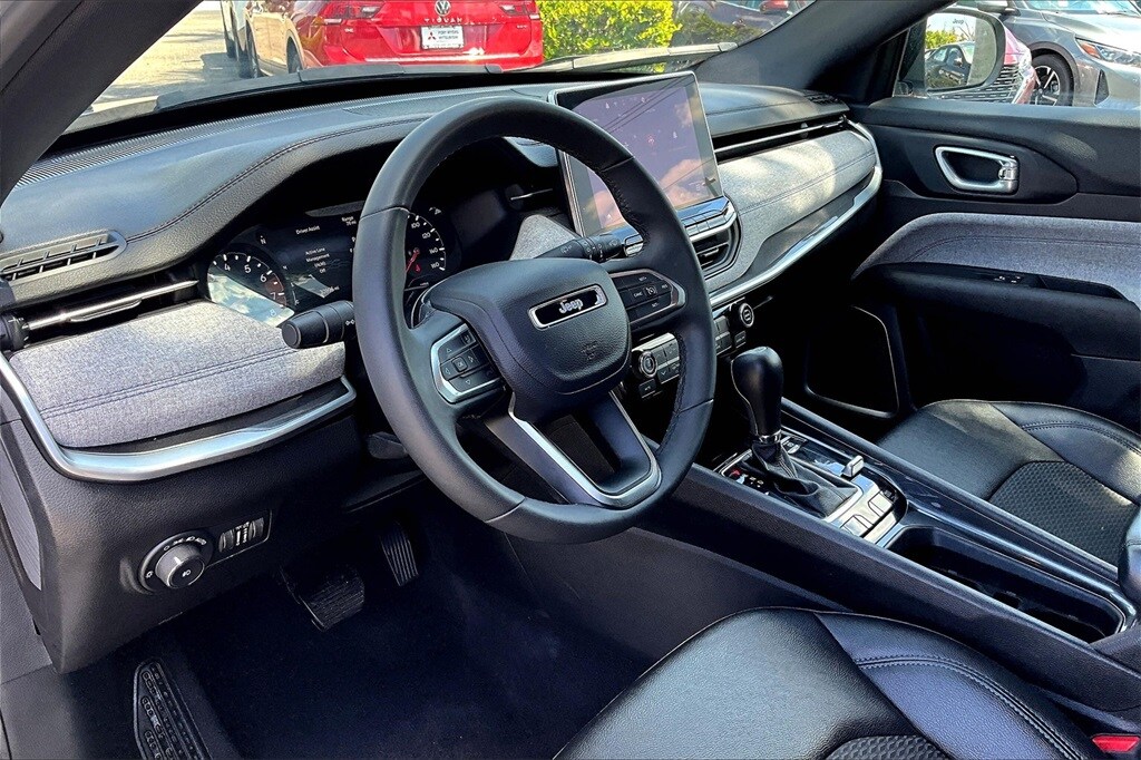 2024 Jeep Compass Latitude photo 2