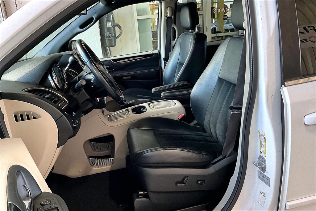 Used 2017 Dodge Grand Caravan SXT Van