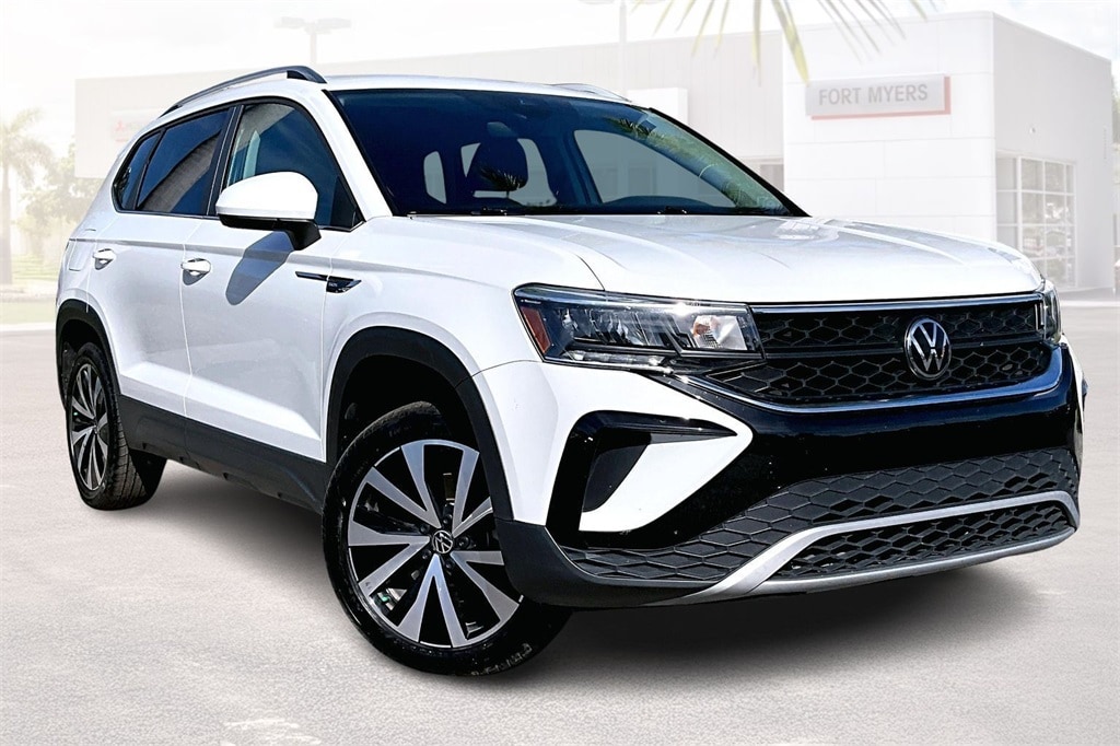 2024 Volkswagen Taos SE's photo