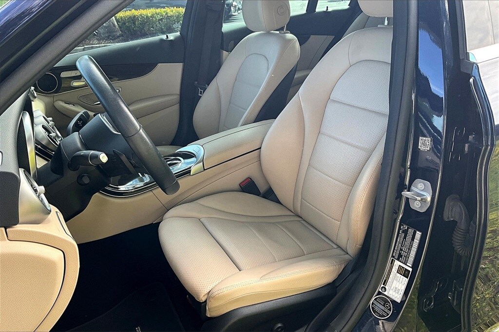 2019 Mercedes Benz C 300 photo 2