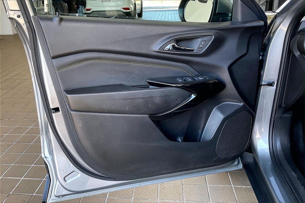 Used 2025 Chevrolet Trax LT SUV